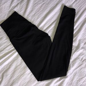 EUC Lululemon Wunder Unders 32” length
